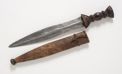 vergrößerte Ansicht: Messer in Lederscheide, Bild 2