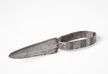 vergrößerte Ansicht: Ringdolch und Bogenspannhilfe | Nam (Wute), Nnama (Bali), Bild 1