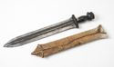 vergrößerte Ansicht: Schwertmesser mit Scheide, Bild 2